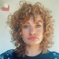 200+ ملفًا شخصيًا يحتوي على “Karlie”