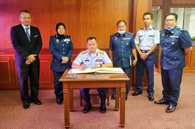 Oleh karena itu, semua orang wajib mengerti apa itu visi dan misi beserta perbedaannya. Kunjungan Hormat Pengarah Maritim Negeri Kedah Dan Perlis Ke Atas Pengarah Kastam Negeri Kedah