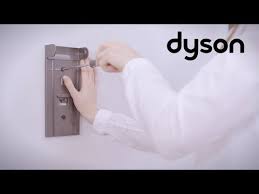 aspirateurs sans fil dyson v11 installation de la station d accueil cafr youtube aspirateur sans fil aspirateur station d accueil