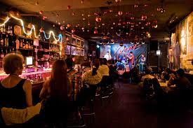 Beautiful, hip patrons can also enjoy live music, fashion shows, and a this bar has become a chicago landmark. Best Clubs And Venues For Blues Music In Chicago