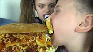 We would like to show you a description here but the site won't allow us. Giant Cheeseburger Challenge Messy Victoria Annabelle Freak Daddy Bad Babies Tas Video Dailymotion