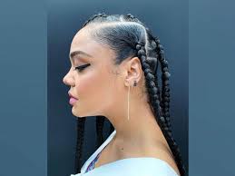 Box braids are a gorgeous hairstyle base but you may always enhance its beauty with fast and simple styling solutions. 5 Reasons Why Women Are Opting For Knotless Box Braids Gma