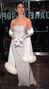 Swansea catherine zeta jones young cathrine zeta jones classy people asian makeup jessica jung hollywood star classic movies classic beauty. Catherine Zeta Jones Wedding Dress Fashion Dresses
