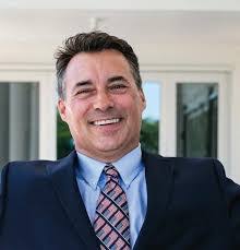 Kris Lott's Instagram, Twitter & Facebook