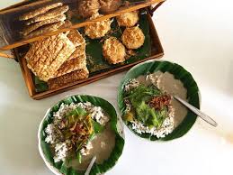 Tempeh, a meat substitute made from soy bean fermented with mold. Nasi Pindang Kuliner Khas Kudus Yang Populer Di Semarang