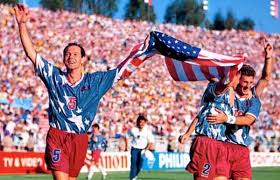 La selección colombia estaba lista para iniciar su camino en la eliminatoria sudamericana en el mes de marzo y la copa américa 2020 en junio, sin embargo, la conmebol decidió aplazar ambas. Placard Estados Unidos Y Su Camiseta De Jean 1994 En Una Baldosa