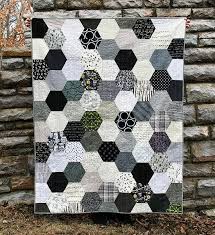 Black And White Quilt Patterns The Black White Gray Half Hexie Quilt Hexie Quilts Patterns Hexie Quilt Hexagon Quilt Pattern