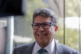 Reconoce Ricardo Monreal aportaciones de periodistas a la pluralidad  democrática