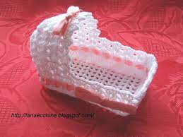 Una Piccola Culla Fatta All 39 Uncinetto Ho Usato Cotone N 8 Uncinetto 1 25 Mm E Un Po Di Nastrino Di Raso Rosa Crochet Baby Crochet Patterns Diy Crochet