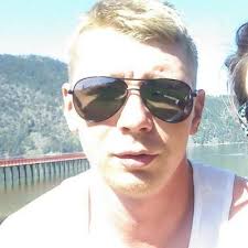 Peter Larson (@Muckrat_)