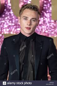 Последние твиты от 映画『ボヘミアン・ラプソディ』公式 (@bohemianmoviejp). Ben Hardy Besucht Die Weltpremiere Von Bohemian Rhapsody An Sse Wembley Arena Stockfotografie Alamy