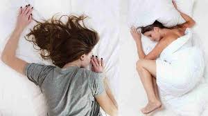 Memakai selimut adalah salah satu cara untuk mempertahankan kehangatan badan. Cara Agar Cepat Tidur Yang Mudah Simpel Namun Efektif