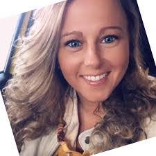 Amanda Doud's Instagram, Twitter & Facebook