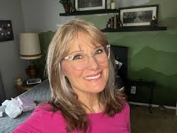 Here are some new pictures of some new looks! Try one