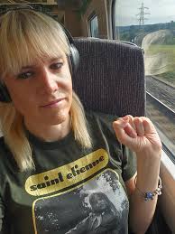 Welcome to Part 5 of a new series filmed from my home Keeley Towers called  KEELEY's KLASSICS. Blissoutdontmissout 🫡 #siouxsieandthebanshees #siouxsie  #siouxsiesioux #johnmcgeoch #budgie #steveseverin #keeley #keeleymoss  #indie #Indiemusic #postpunk ...