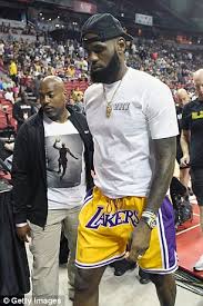 Discover a beguiling stock of lakers shorts at alibaba.com. Lebron James Wears Lakers Shorts For The First Time And Gets A Standing Ovation From Fans Daily Mail Online