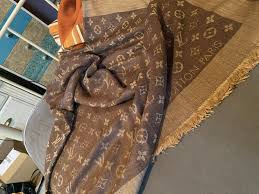 Verifying the lv bag's date code is real and matches the made in stamp is a major authentication checkbox. Tuch Schal Louis Vuitton Lv In Frankfurt Main Rodelheim Auf Kleinanzeigen De
