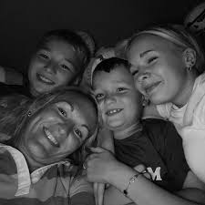 🚨ROAD CLOSURE 🚨 If you are travelling to Newbury Town Centre from the  east, DO NOT USE HAMBRIDGE ROAD because you cannot get through. Kings Road  and Boundary Road, Newbury, will be