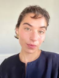 Samantha Sewell's Instagram, Twitter & Facebook