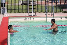 The swimming facilities at the quillian center include a large swimming pool for youth and adults and a smaller pool designed for your children. Top Free Swimming Pools In Houston Open For Summer 2021 Mommypoppins Things To Do In Houston With Kids