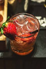 In quel caso fai una merenda a base di frutta e poi passa una bella serata la ricetta che ti proponiamo è analcolica, più salutare e più in linea con un regime dietetico. Cocktail Kojak Aperitivo Alcolico Leggero Con Frutta E Birra Ricette Cocktail Aperitivo Ricette Bevande Aperitivo