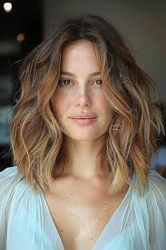 25 Stylish Wavy Lobs with Added Texture for an Effortless Look