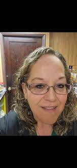 Short hair for a 60-year-old with a long, chubby face