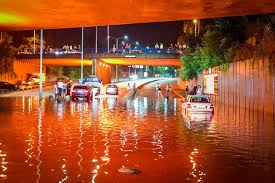 Zowel het knmi en buienradar voorspellen voor het het zuidoosten van het land krijgt de komende uren enkele zware onweersbuien, met plaatselijk, veel neerslag in korte tijd. Wateroverlast Door Noodweer In Brabant En Zuid Holland Binnenland Ad Nl