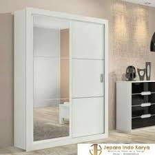 Produk yang berbahan dasar kayu jati solid ini terdiri dari 3 pintu dilengkapi rel dan tarikan stainless yang mempercantik desain pada bagian pintunya. Desain Lemari Pakaian Pintu Sliding Modern Clothes Cabinet Bedroom Wardrobe Doors Door Makeover
