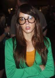 1 personality 2 physical appearance 2.1 personal style and decor 3 character overview 3.1 early years 4 beavis and butthead 4.1 daria at. File Daria And Jane Jpg Wikimedia Commons