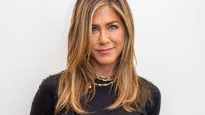 Ihre haare sind ihre … Jennifer Aniston Auf Diese Haarprodukte Schwort Die Schauspielerin Vogue Germany