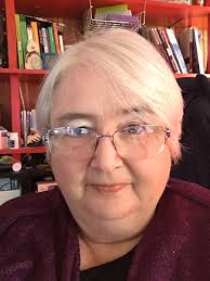 Elizabeth Pannell's Instagram, Twitter & Facebook