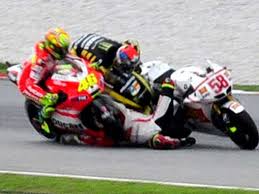 Letztendlich tat er es aber doch und kämpfte. Marco Simoncelli Stirbt Bei Unfall Wahrend Motogp In Malaysia Mehr Sport