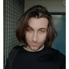 Ganz ehrlich, der Typ erinnert mich so krass an Harry (unbedingt zum  neuesten Foto swipen) : r/drarry