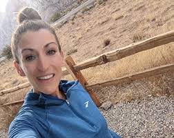 Mandie Holmes's Instagram, Twitter & Facebook