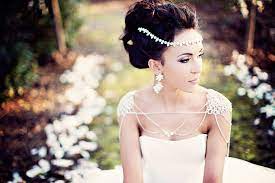 Kette mit liebesbotschaft neben ihrem spektakulären schulterfreien hochzeitskleid setzte klum. Brautkleid Idee Fur Schulterfreie Designs Mit Schulterschmuck