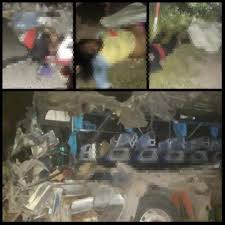 Bus ini berada di jepang. Bus Pmh Hantam Truk Parkir 6 Nyawa Melayang 8 Luka Luka