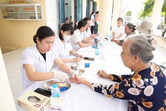 Từ năm 2026, người cao tuổi được khám sức khỏe định kỳ miễn phí ít nhất mỗi năm 1 lần