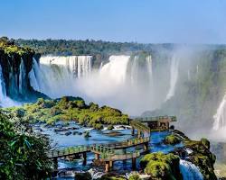 Immagine di Iguazu Falls from the Argentinian side