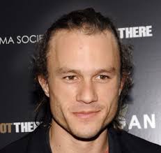 Joker è un personaggio che ha profondamente trasformato la vita degli attori che lo hanno interpretato, talvolta con risvolti romero rimane legato alla figura del joker fino al 1994, anno della sua morte. Heath Ledger 10 Anni Fa Moriva L Attore Joker Di Batman