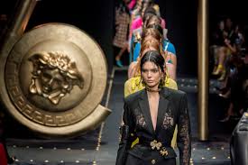 Find the most stylish clothing and accessories for an impeccable look on versace.com. Versace Designer Portrait Elle