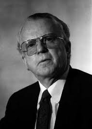 Ex-GM chief Roger Smith dies at 82