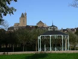 Dol De Bretagne Le Kiosque Dol De Bretagne Cathedrale Saint Michel