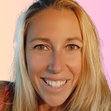 Katie Howe's Instagram, Twitter & Facebook