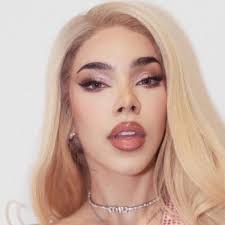 Elizabeth Badillo's Instagram, Twitter & Facebook