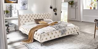 Unsere redaktion an produkttestern verschiedenste hersteller unter die lupe achten genommen und wir zeigen ihnen als interessierte. Chesterfield Bett Emma Knopfheftung Polsterbett Design Altweiss 2 Moebella24