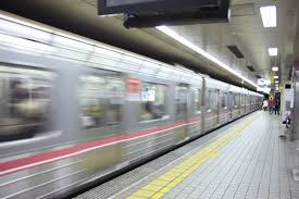 地下駅の強風、何とかならない？ 髪ぼさぼさ「分け目逆に」と不満、その原因は｜まいどなニュース