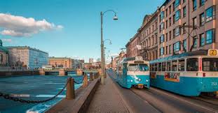 Waa sheeko qosol badan oo ku saabsan gabar rer somaliya iyo wiil somalida kenya ama somali sujuu oo aad u qosol. Goteborg Skansen Kronan Goteborg Reiselurch De