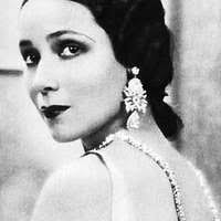 Dale Winter, stage actress and singer (SAYRE 10077)