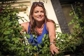 Merel (22), de dochter van goedele liekens die op 9 mei aanwezig was op een lockdownfeestje en zich in de kast had verstopt, heeft het heel moeilijk gehad met de buitenproportionele aandacht. Goedele Liekens En Dochter Informeren In Ethiopie Over Besni Het Belang Van Limburg Mobile